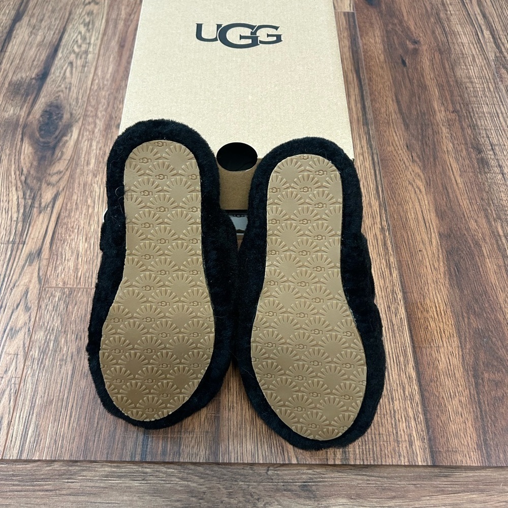UGG Black Fuzzy Slippers/Slides - Picture 2 of 5